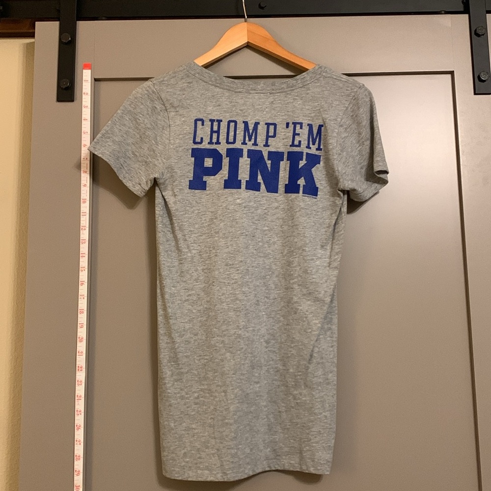 NWT PINK Victoria’s Secret 5th & Ocean Florida Gator Head Gray V Neck Tee - Picture 3 of 4